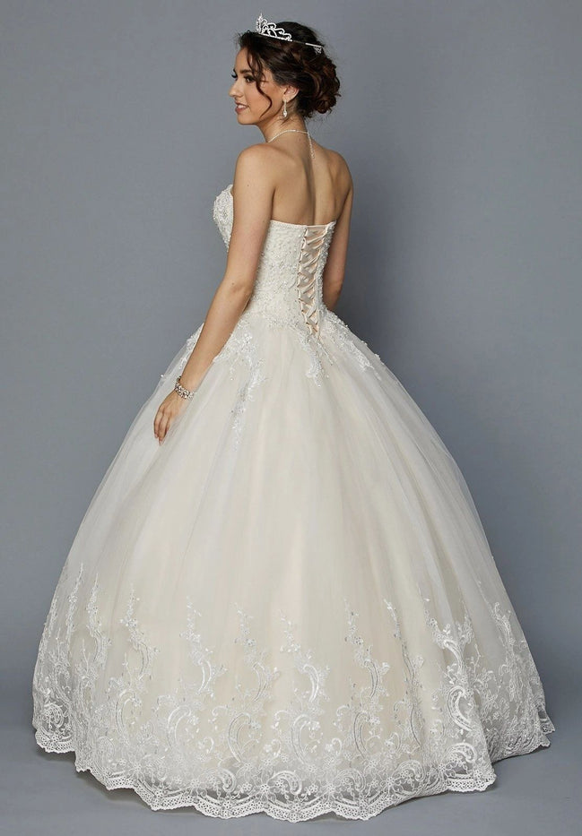 White Sweetheart Neckline Strapless Wedding Gown